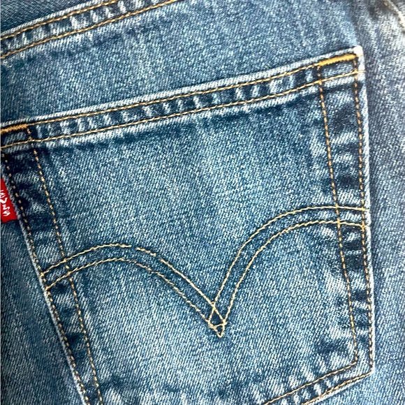 LEVI’S - relaxed straight leg jeans 559 jeans turned into Daisy Duke cut offs - Picture 2 of 9